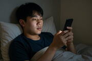 잠들기 전 스마트폰, 불면증 더 높인다